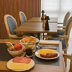 Hotel Logis Blue Garden 3*