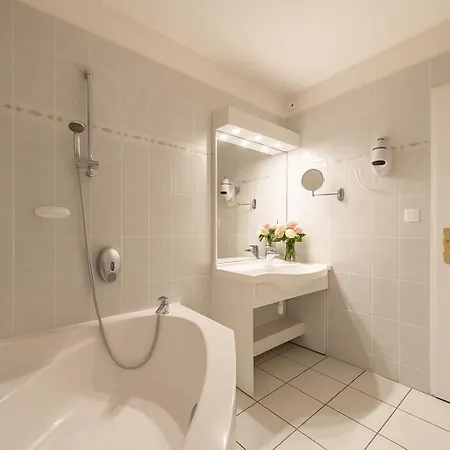 Hotel Logis Blue Garden 3*