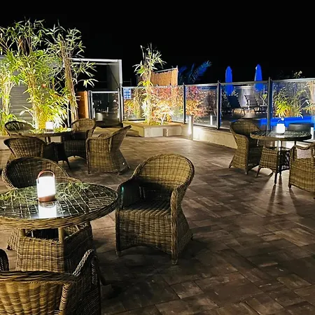 Logis Blue Garden Hotel 3*