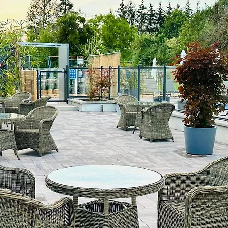 Hotel Logis Blue Garden