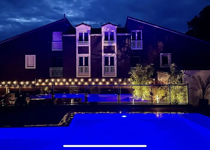 Hotel Logis Blue Garden 3*