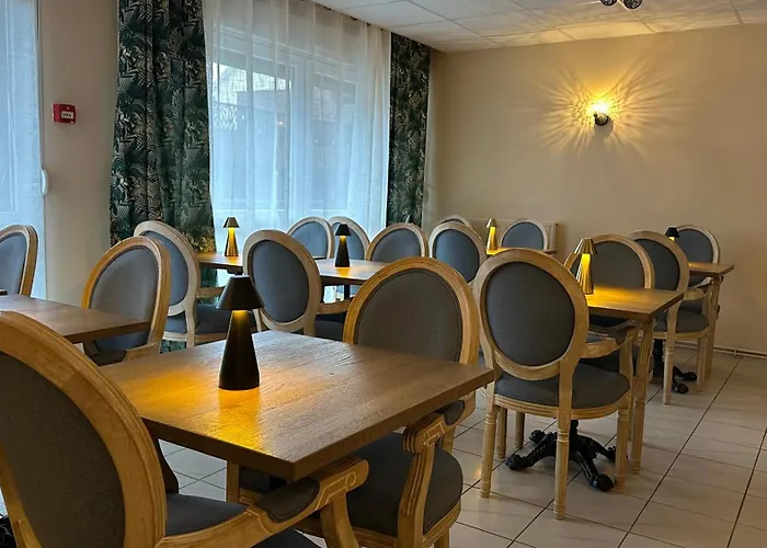 Отель Logis Blue Garden Grandvillers