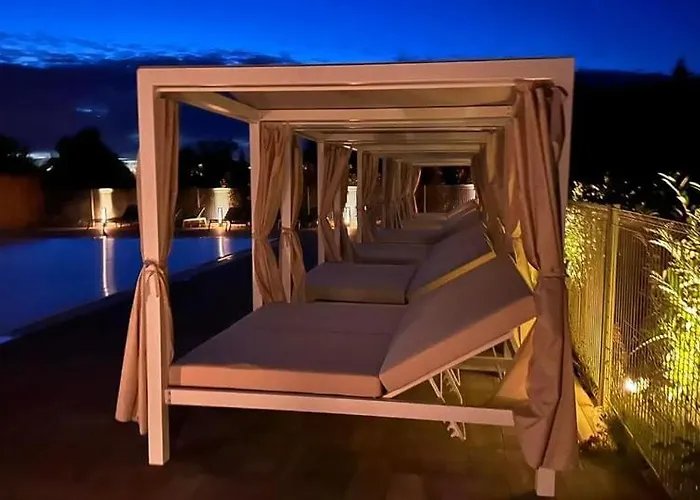 Logis Blue Garden 3*