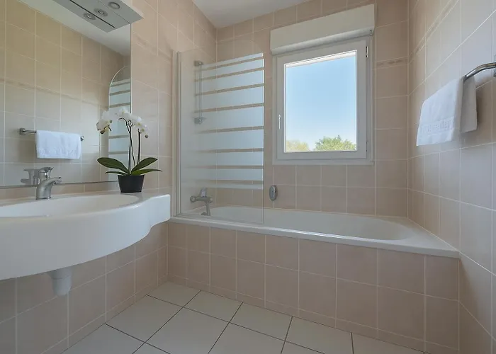 Logis Blue Garden 3*