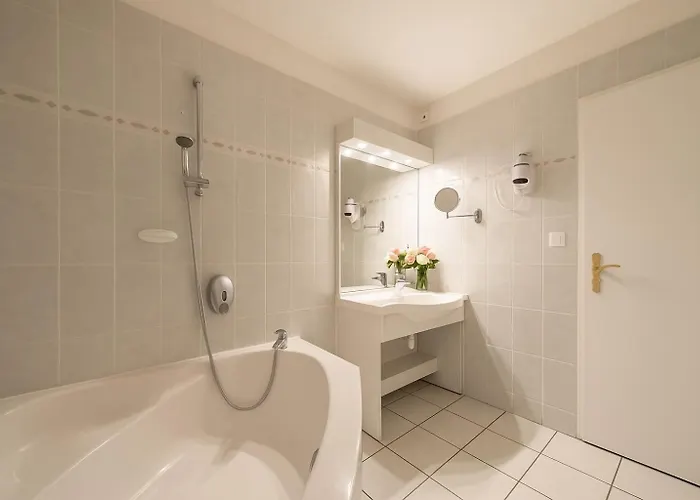 Hotel Logis Blue Garden 3*