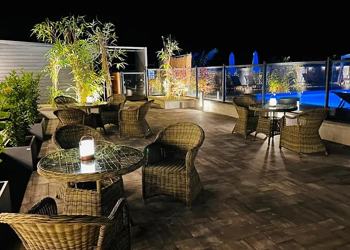 Logis Blue Garden Hotel 3*