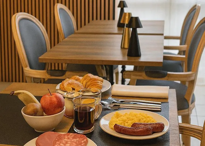 Hotel Logis Blue Garden 3*