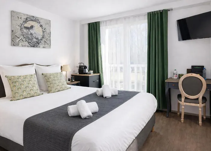 Logis Blue Garden 3*